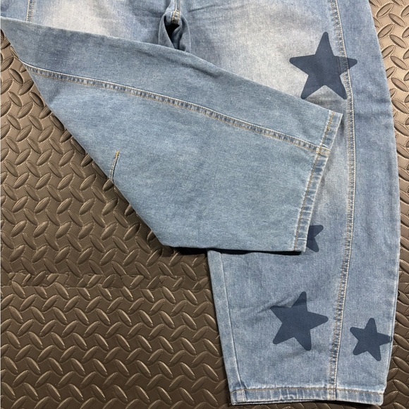 Y2K Style Star Print Barrel Jeans Women’s Medium Cropped Statement Denim - Picture 4 of 11
